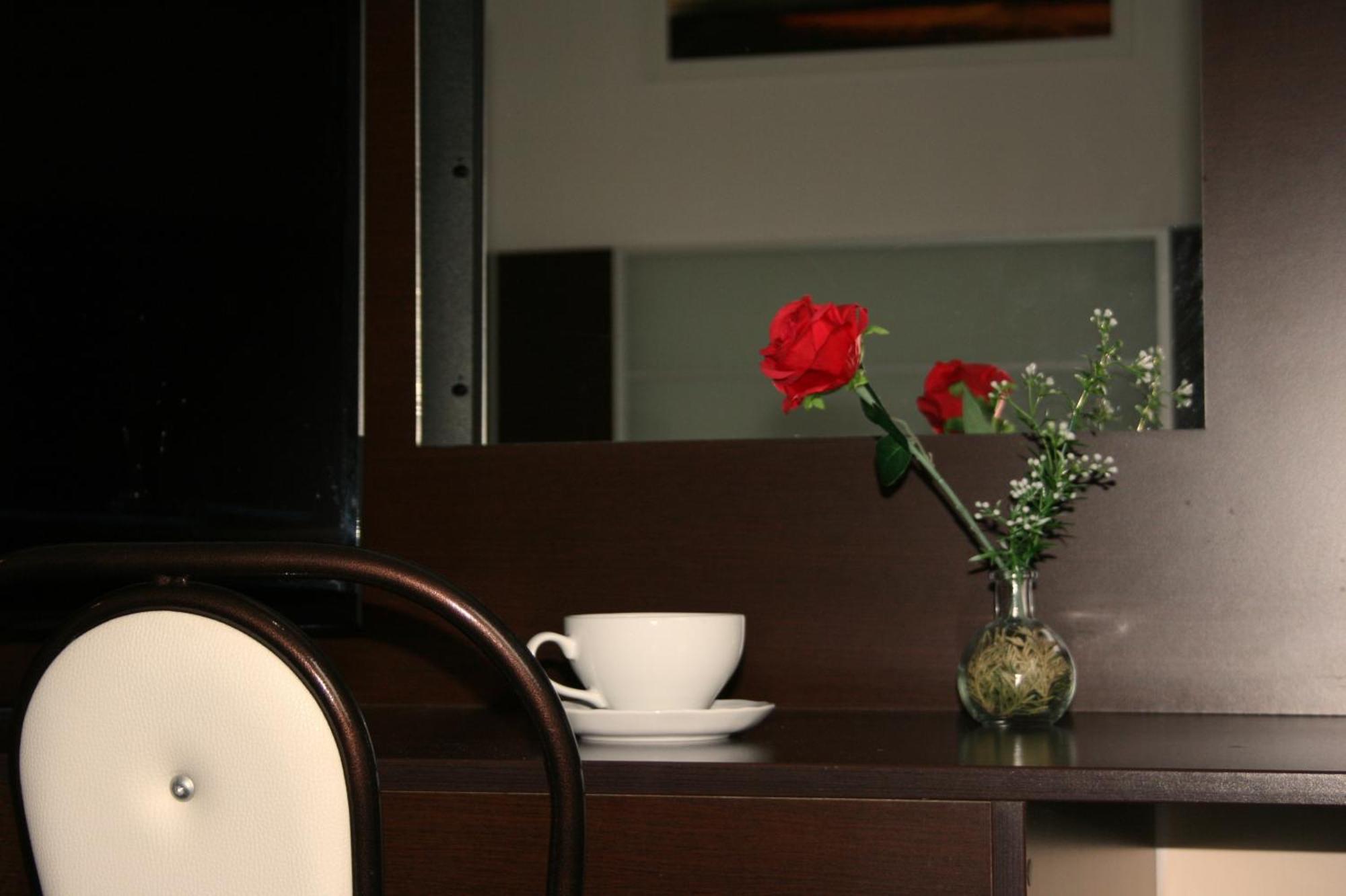 Hotel Junior 2 Krakow Bagian luar foto