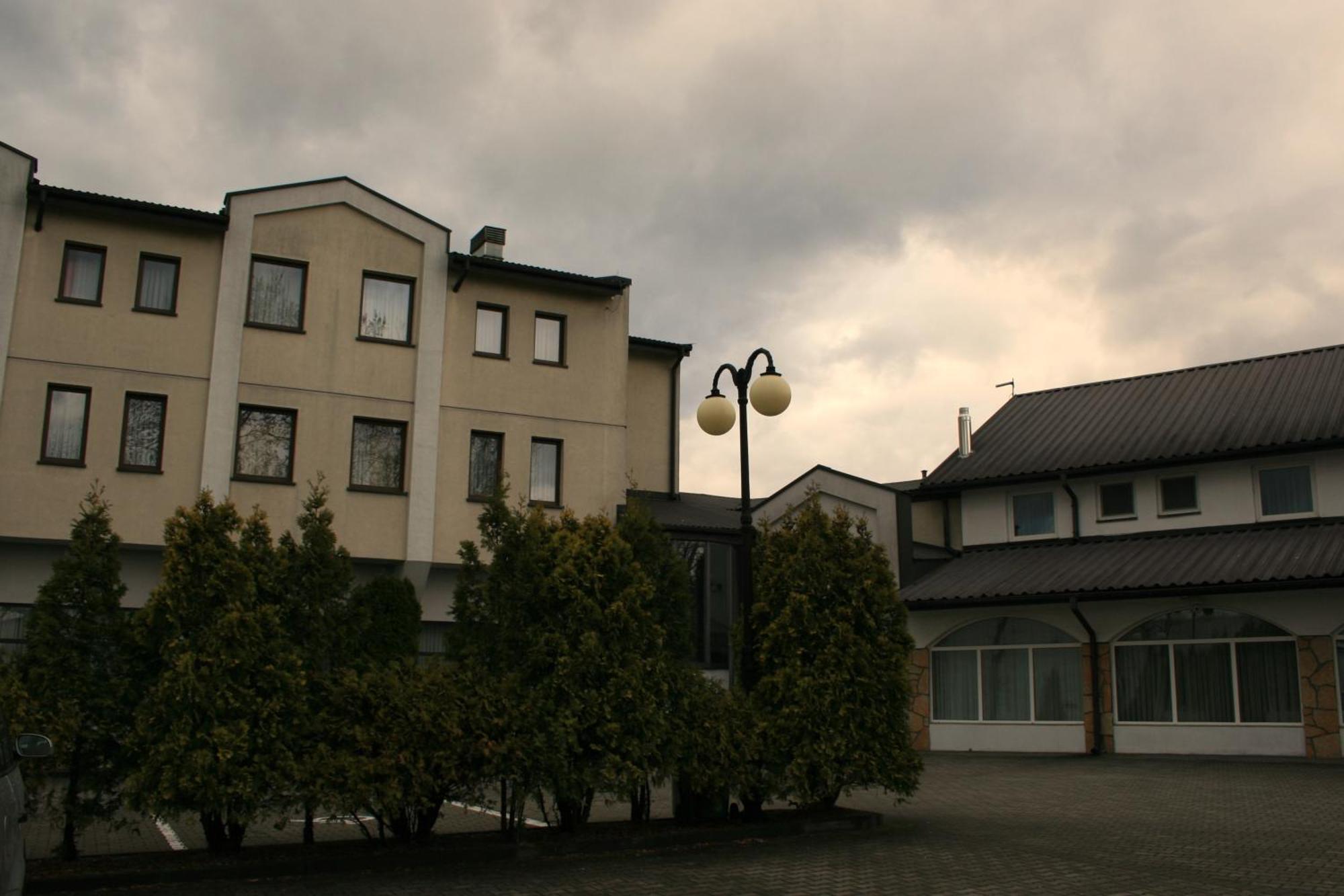 Hotel Junior 2 Krakow Bagian luar foto