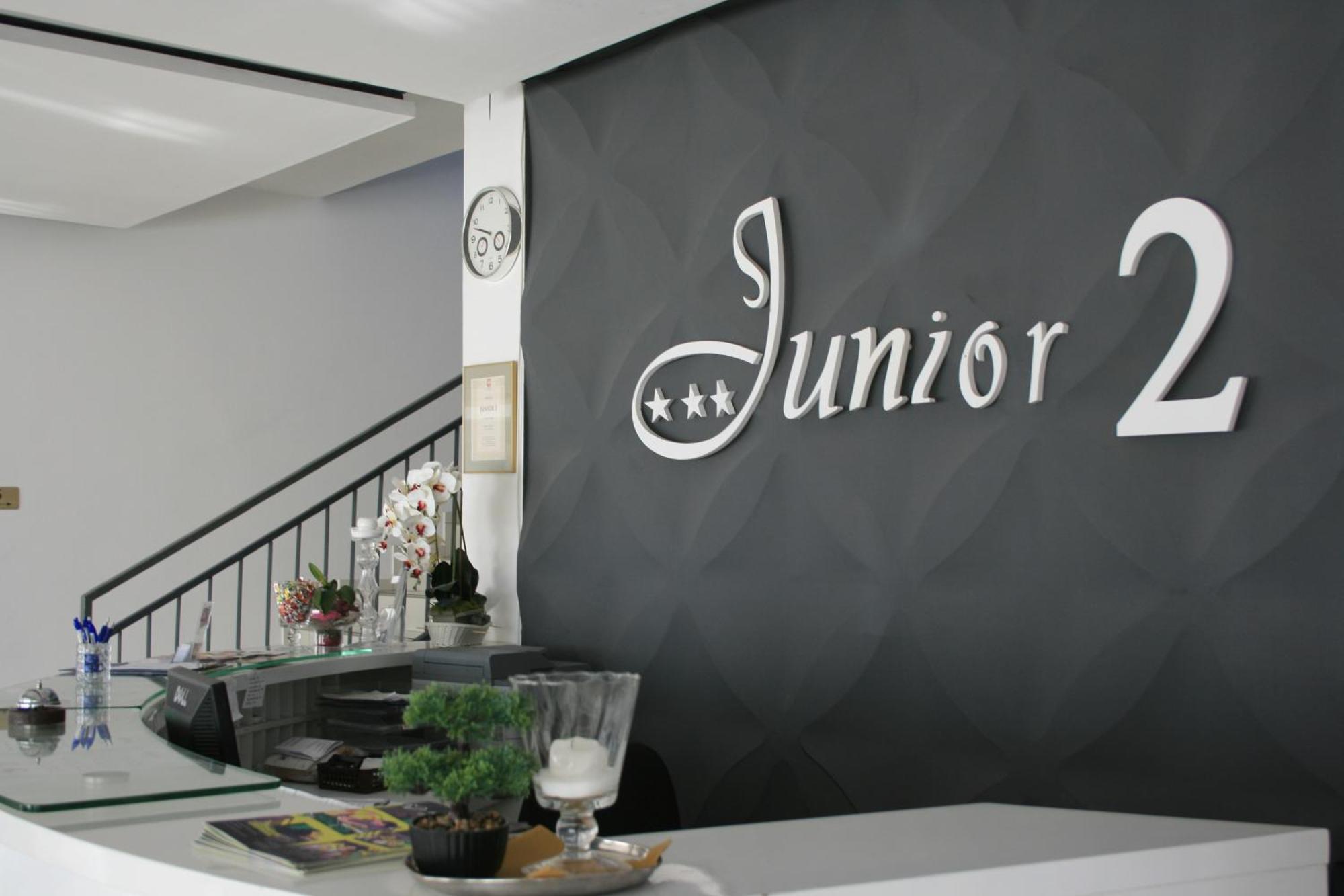 Hotel Junior 2 Krakow Bagian luar foto
