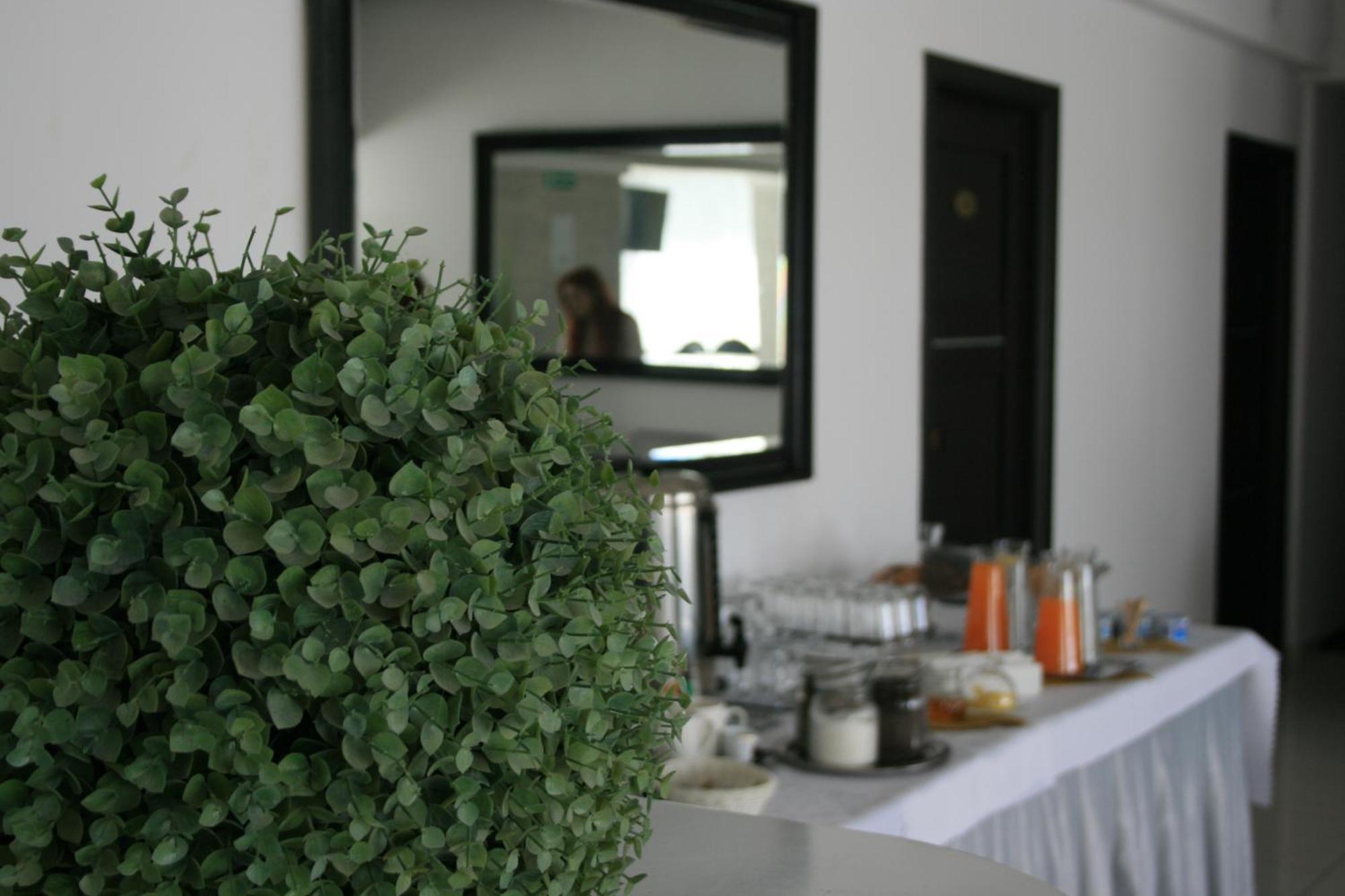 Hotel Junior 2 Krakow Bagian luar foto