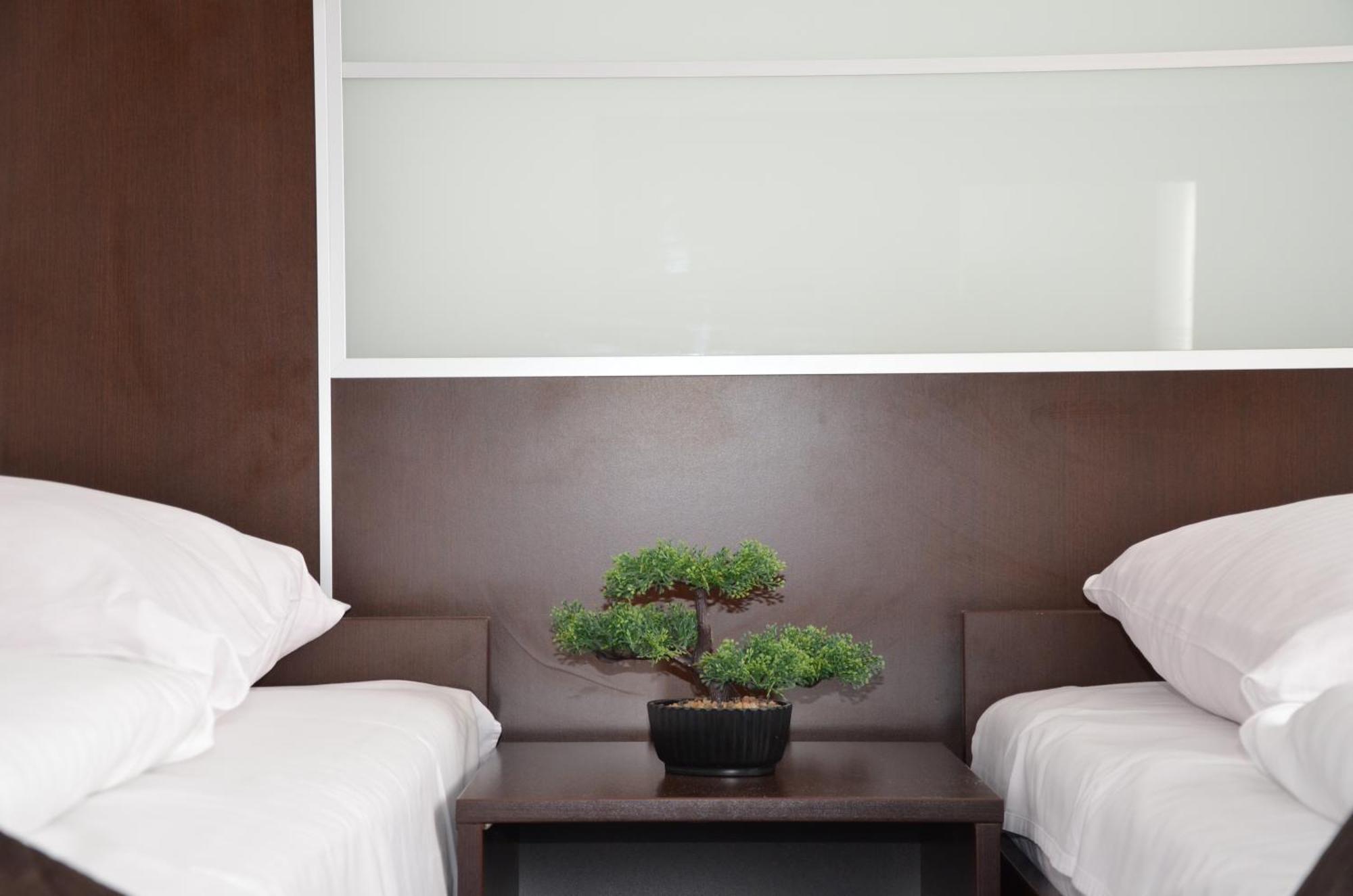 Hotel Junior 2 Krakow Bagian luar foto